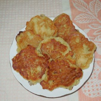 Оладьи на воде с яблоками