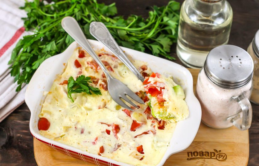 1. Этап. Овощная запеканка в микроволновке: Подайте овощную запеканку из микроволновки к столу горячей, можно прямо в форме. Особенно вкусно со сметаной или чесночным соусом.