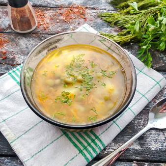 Картофельный суп с зеленым горошком