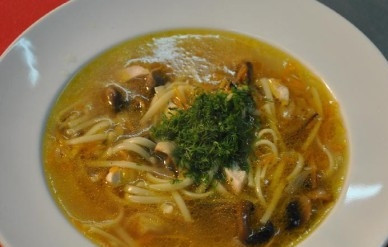 1. Этап. Грибной суп без картофеля: Добавляем зелень в тарелку при подаче. Приятного аппетита!