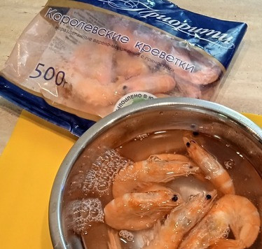 1. Этап. Креветки с перечным соусом: Креветки разморозить в холодной воде. Очистить.