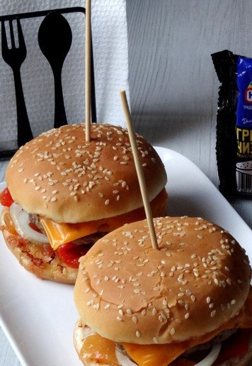 1. Этап. Чизбургер с лечо: Прикрыть булочкой.