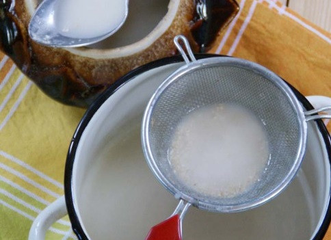 1. Этап. Жур: Раствор должен приобрести приятный кисловатый вкус. Полученную цежу процеживаем через сито, отделив грубые элементы.