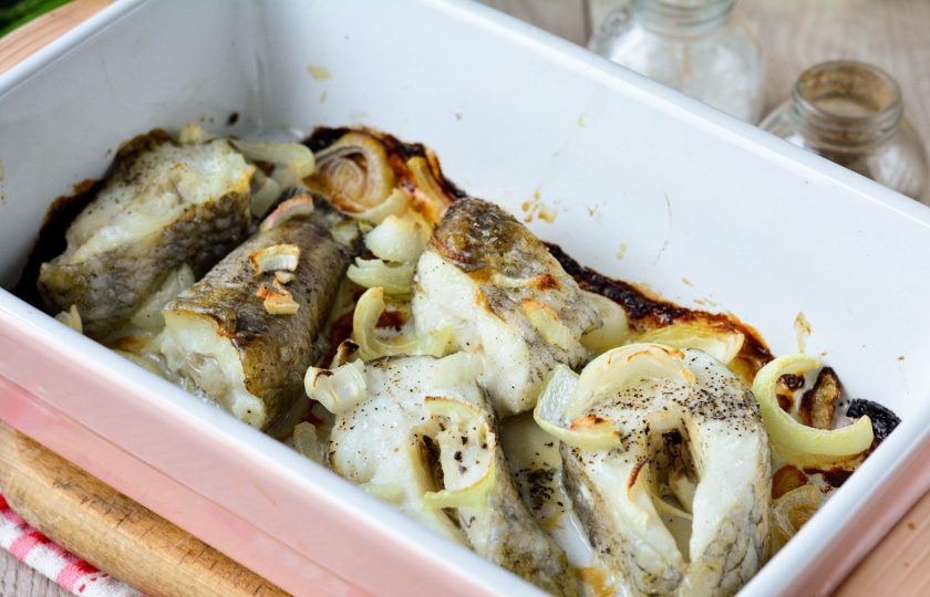 1. Этап. Путассу в духовке: Запекайте путассу в духовке при температуре 180-190 градусов около 25 минут, чтобы рыба осталась сочной.