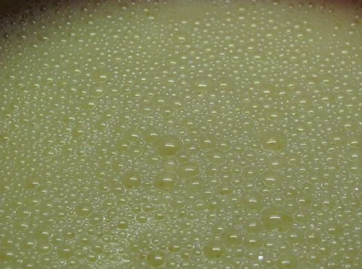 1. Этап. Омлет с майонезом: Теперь мы в течение нескольких минут взбиваем эту смесь венчиком или миксером.