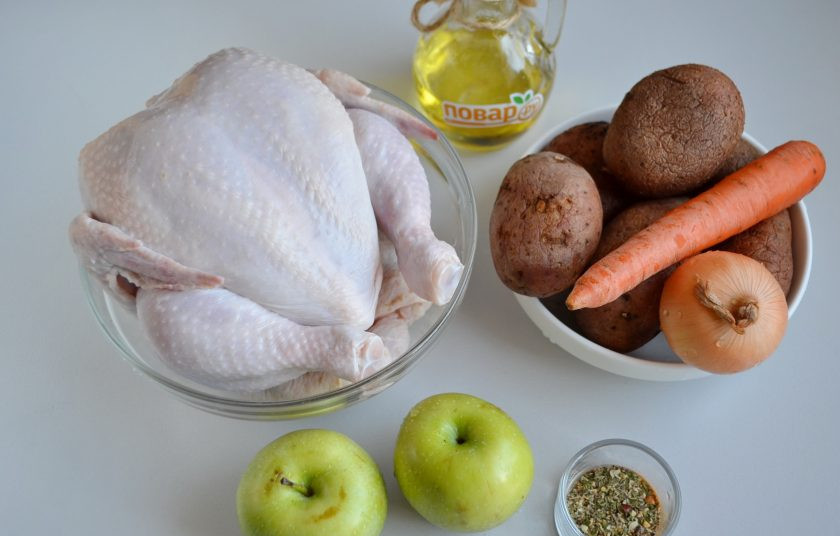 1. Этап. Праздничная курица с яблоками и овощами: 1. Подготовьте продукты. Курочку тщательно вымойте, удалите остатки перьев, копчиковую железу.