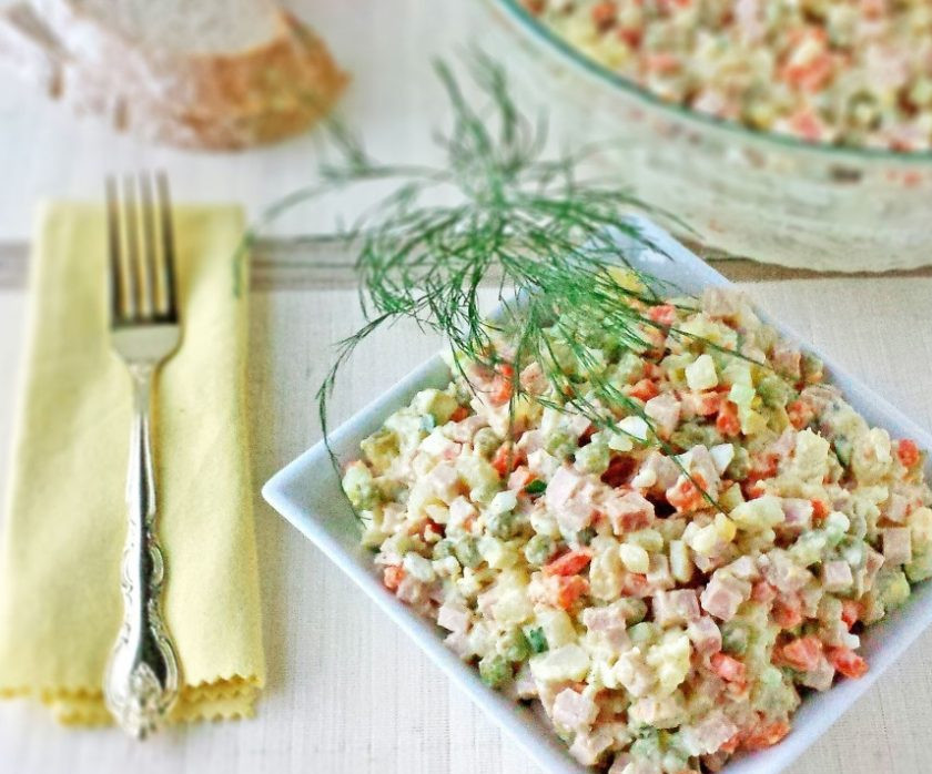 1. Этап. Салат из соленых огурцов: 6. Настаиваю салат около двух часов, а затем подаю к столу.