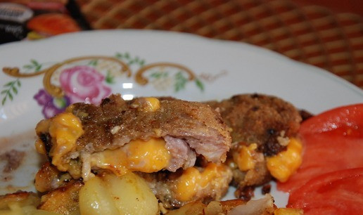 1. Этап. Отбивные с сырной начинкой: И разрез. Приятного аппетита.