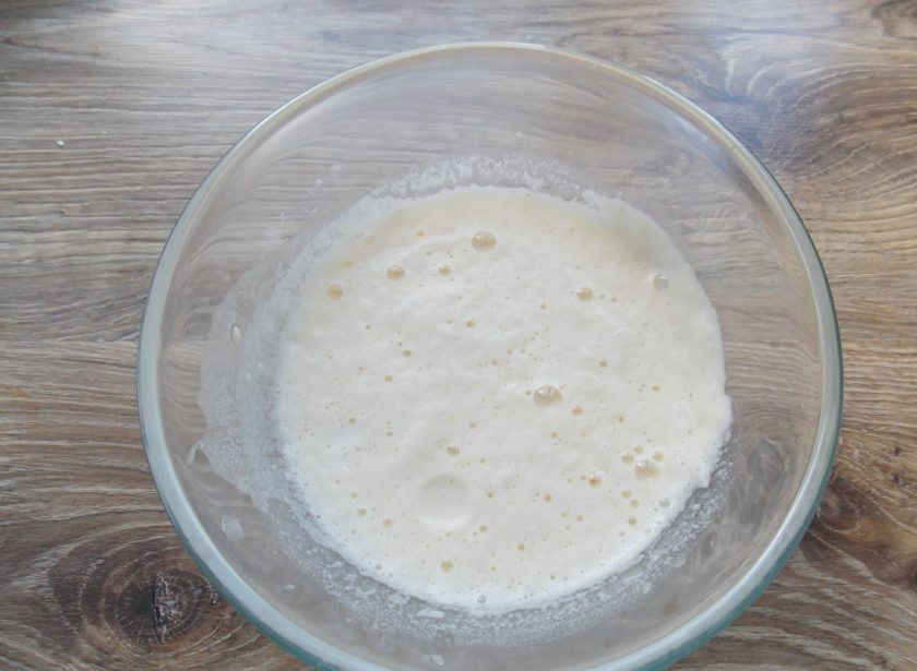 1. Этап. Блины на живых дрожжах: Поставьте в теплое место на 30 минут, для подъема теста.