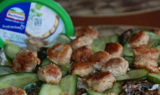 1. Этап. Теплый салат с мясными шариками: Приятного аппетита.