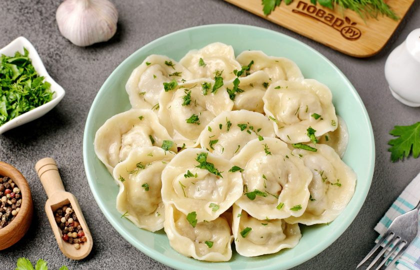 1. Этап. Сибирские пельмени с чесноком: А можно отварить все пельмени или часть сразу. Отвариваем в кипящей подсоленной воде в течение 3-5 минут. Приятного аппетита!