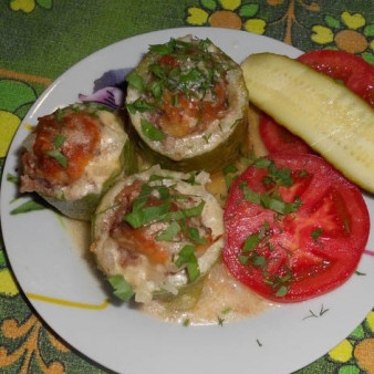Фаршированные кабачки, запечённые в духовке