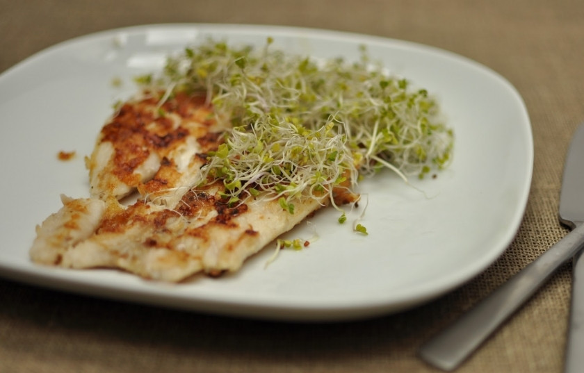 1. Этап. Лещ жареный: 4. Жареного леща подавайте с рисом или зеленым салатом. Приятного аппетита!