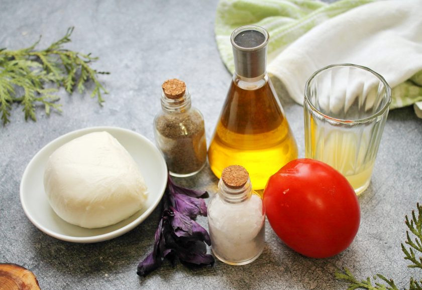 1. Этап. Салат Капри: Подготовьте все необходимые ингредиенты для приготовления салата 