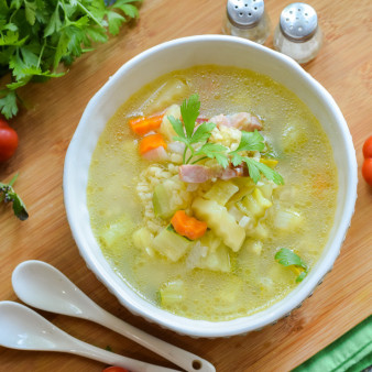 Суп с булгуром и кабачком