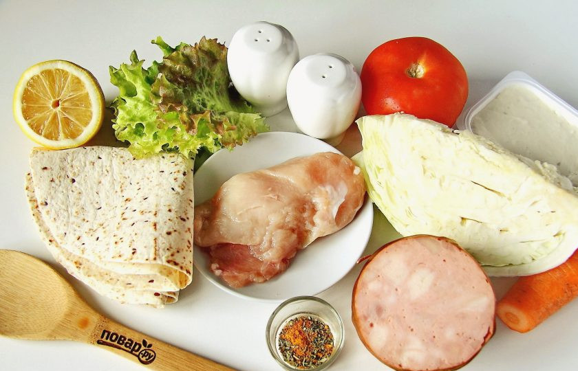 1. Этап. Ролл с сыром и ветчиной: Подготовьте все ингредиенты.