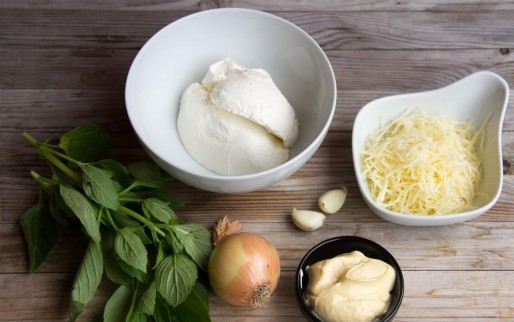 1. Этап. Сливочный дип: Приготовьте все ингредиенты.