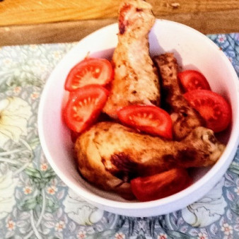 Курица, запеченная. в мисо-имбирном соусе