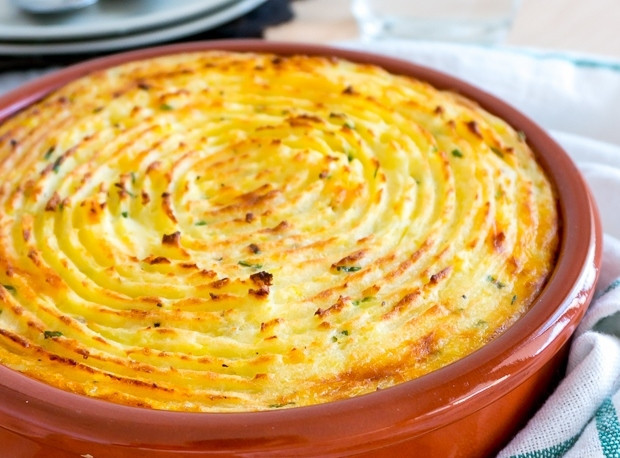 1. Этап. Английский пастуший пирог: Затем включите режим гриля и пеките пирог еще 5 минут, чтобы получилась красивая золотистая корочка.