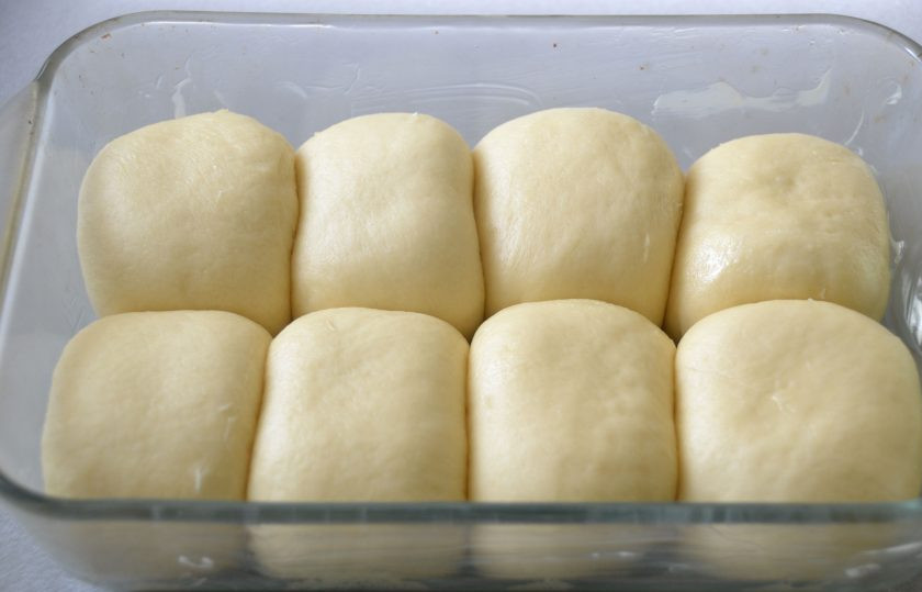 1. Этап. Булочки Бухтельн: Через час булочки увеличились в объеме. Разогрейте духовку до 180 градусов, поставьте булочки выпекаться на 20-25 минут.