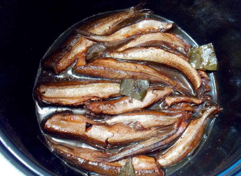 1. Этап. Домашние шпроты в мультиварке: Установите чашу в мультиварку, закройте крышку и установите режим 