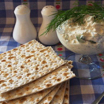 Творог с зеленью и огурцом