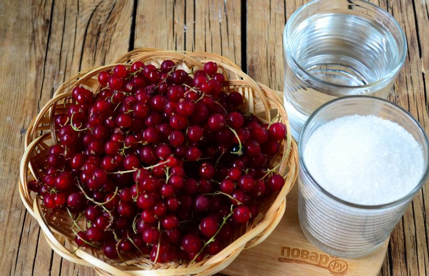 1. Этап. Джем из красной смородины на зиму (быстрый): Подготовьте все необходимые ингредиенты.