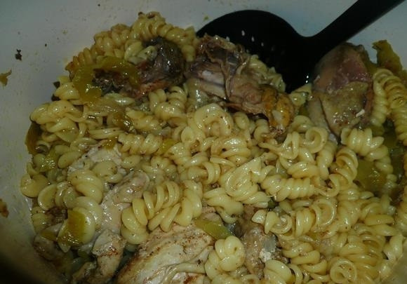 1. Этап. Курица с макаронами: 11. Выставляю режим «Тушение» и время 30 минут, после этого открываю крышку и проверяю все ингредиенты на готовность, при необходимости закрываю крышку и оставляю так на 5-7 минут.