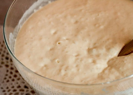 1. Этап. Блины тонкие на дрожжах: Перемешиваем все и оставляем на час, чтобы дрожжи начали действовать. Тесто поднимется довольно сильно.