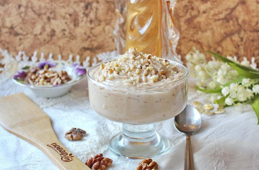 1. Этап. Заварной крем с орехами: Заварной крем с грецкими орехами готов. Подавайте на десерт, прослаивайте торты, пирожные.