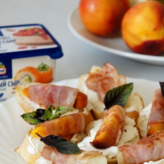 Бутерброды с дыней и нектаринами