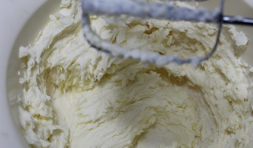 1. Этап. Пирожное Картошка по-новому: Взбить миксером.