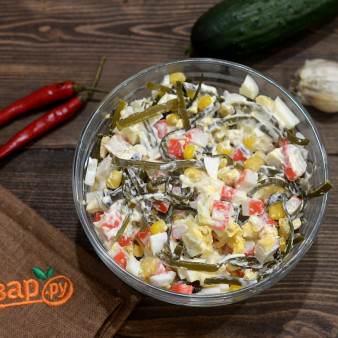 Крабовый салат с морской капустой