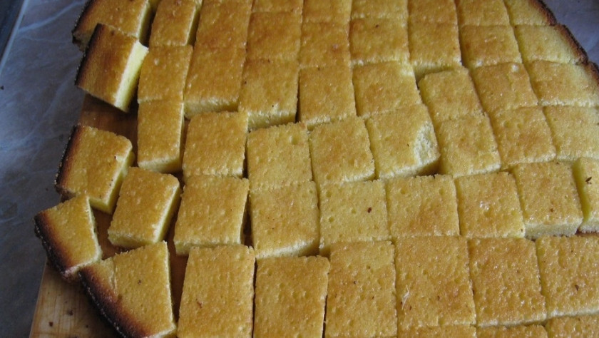 1. Этап. Торт Кудрявый мальчик: 2. Нарезаем квадратиками теперь наши бисквиты.