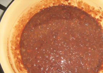 1. Этап. Запеканка из печени: 5. Теперь подготовленную печень и смесь со сковородки перекручиваем в мясорубке, или взбиваем в блендере.