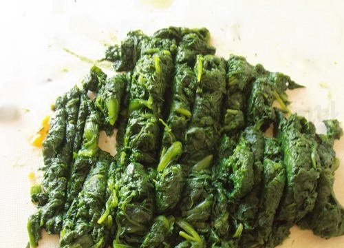 1. Этап. Итальянский пасхальный пирог: 3. Нарезаем шпинат.