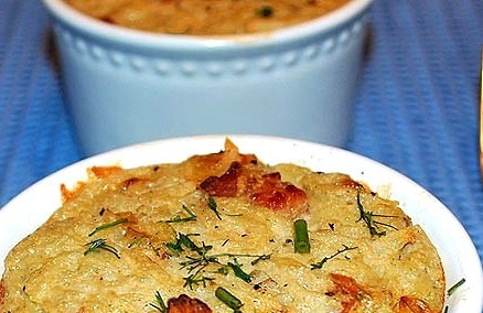 1. Этап. Бабка картофельная в горшочке: И запекаем в разогретой до 200С духовке полчаса под крышкой, а потом еще минут 10-15 без крышки - чтобы бабка схватилась румяной корочкой. Подаем непременно со сметаной и свежим холодным молоком!