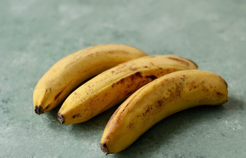 1. Этап. Банановая пастила: Подготовьте бананы для приготовления пастилы.