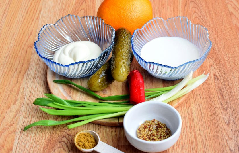 1. Этап. Майонезный соус: Подготовьте ингредиенты.