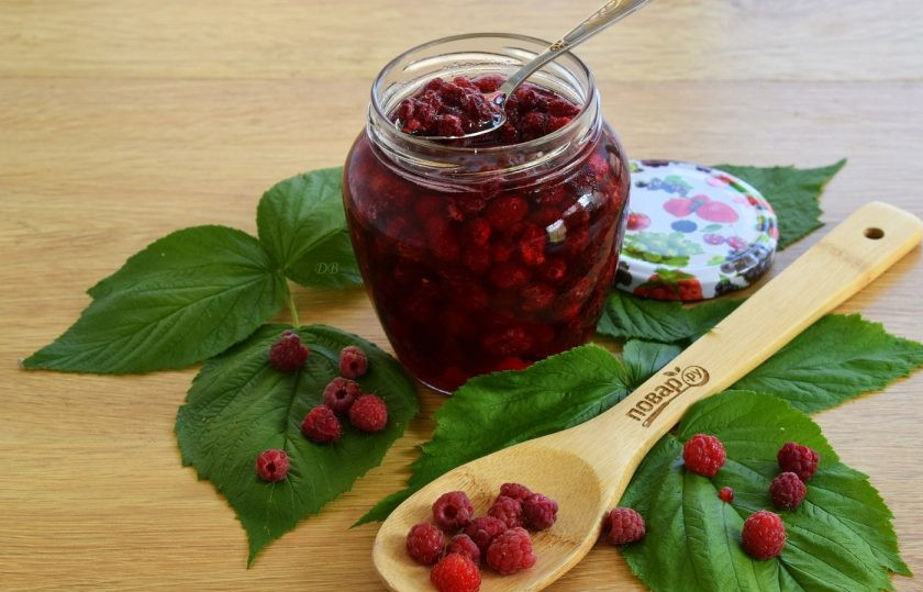 1. Этап. Малина в собственном соку на зиму: Закатайте крышки, остудите варенье. Храните его в прохладном месте. Выход готового варенья — 1,5 литра.