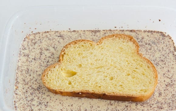 1. Этап. Французские тосты с карамелизированными бананами: 2. Выложите ломтик хлеба на 30 секунд.