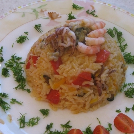 1. Этап. Рис с морепродуктами в мультиварке: После звукового сигнала отключите мультиварку. Рис с морепродуктами готов! Разложите по тарелкам и украсте свежей зеленью. Приятного аппетита!