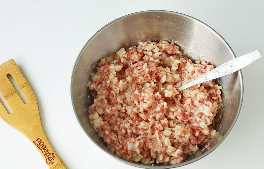 1. Этап. Тефтели с рисом без подливы: Все хорошо перемешайте.