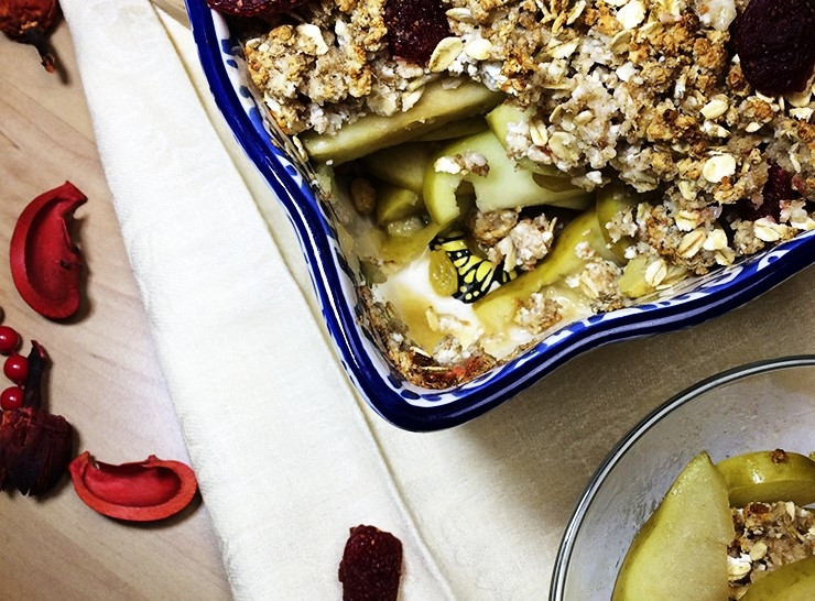 1. Этап. Творожный крамбл: Готовый творожный крамбл имеет румяную и хрустящую корочку. Подавать его можете с молоком, сливками или мороженым.