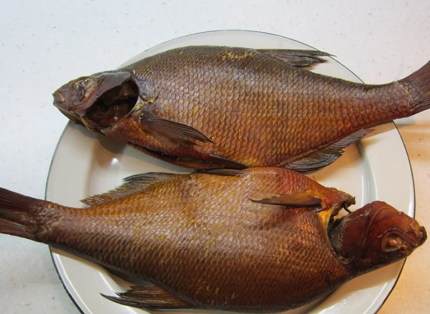 1. Этап. Лещ копченый: 5. Вот такой красивый лещ копченый в домашних условиях у нас получился. Всем советую попробовать!