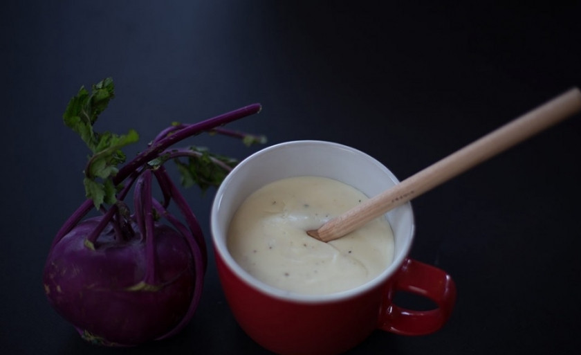 1. Этап. Бешамель классический: Когда соус станет единой густой консистенции, добавьте в него соль, перец и мускатный орех. Перемешайте. Бешамель готов!