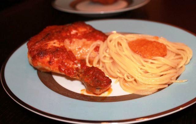 1. Этап. Курица в перечном соусе: Подаем с любимым гарниром. Приятного аппетита! :)