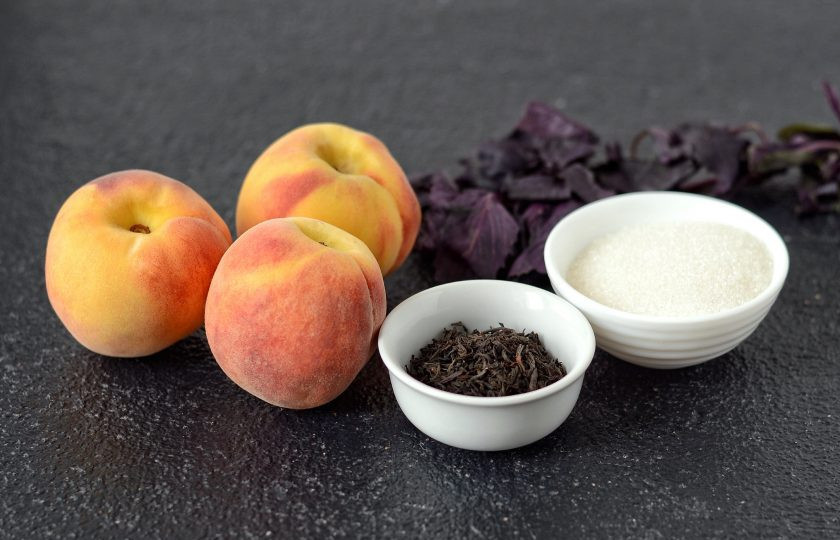 1. Этап. Персиковый чай: Подготовьте все ингредиенты.