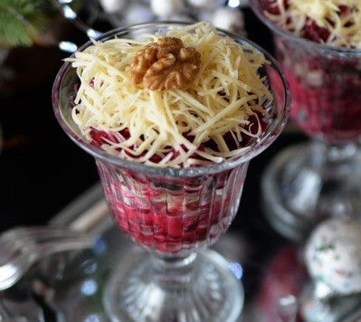 1. Этап. Салат Чингисхан: Подаём салат охлаждённым. Всего доброго в Новом году!