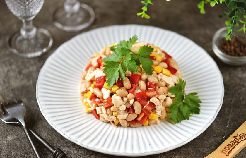 1. Этап. Салат Песня: Снимите пиалу, украсьте салат листьями свежей петрушки и можно подавать к столу. Салат 